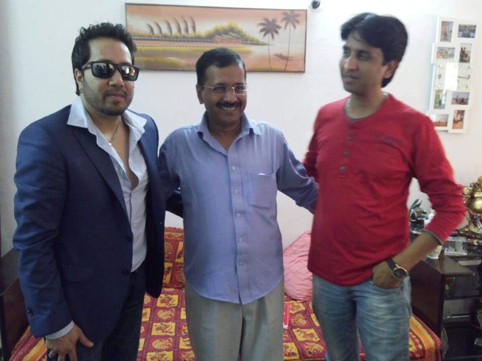 Arvind Kejriwal with Mika and Kumar Vishwas