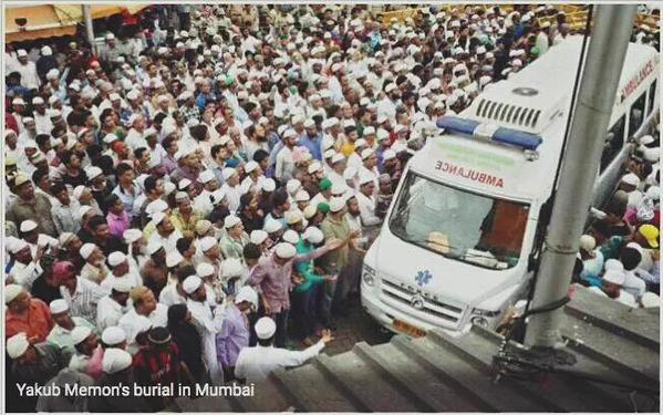 Crowd gathered to receive the dead body of Yakub Memon