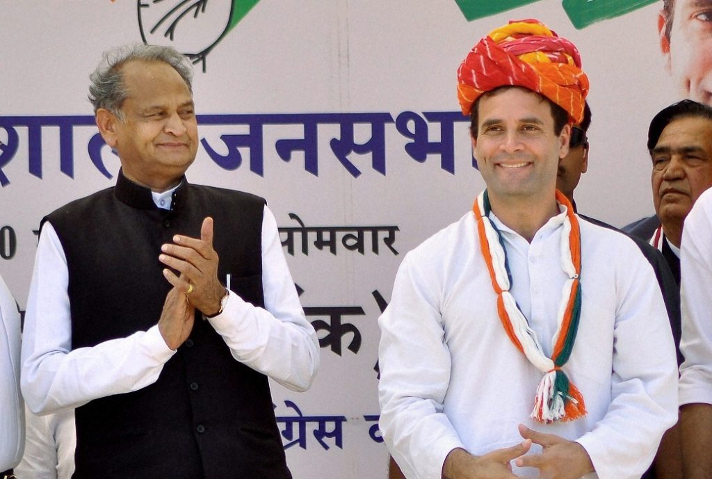 Ashok Gehlot with Rahul Gandhi during an election rally at Rajasthan in 2014