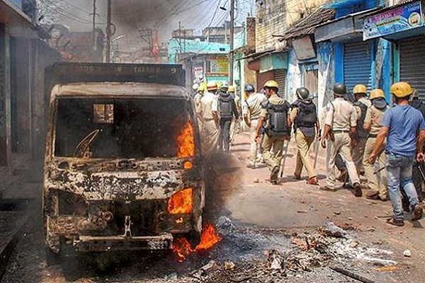 Heavy violence in Bengal's Raniganj following attack on Ram Navami procession. BJP blames 'Minority Community'