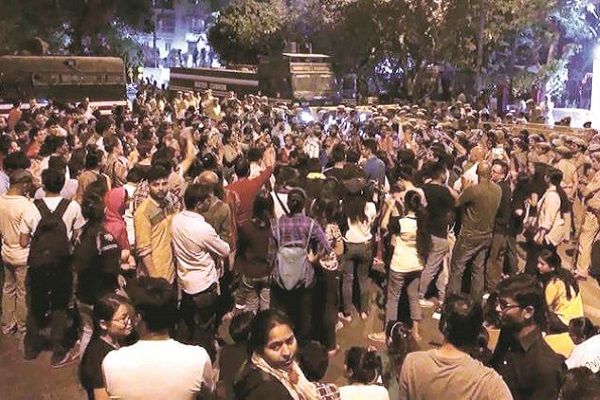 JNU protester seriously injures police officer during one of their 'agitations'