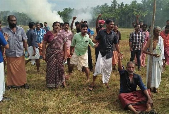 CPM burns venue of protesting farmers in Kerala soon after supporting farmers march in Maharashtra