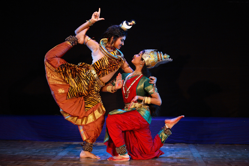 Image source http://natyanjalidancefestival.blogspot.in/2013/03/the-shiva-parvati-spectacle-in-part.html