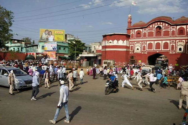 Thousand strong mob goes on a rampage in MP's Burhanpur after Friday's Namaz prayers