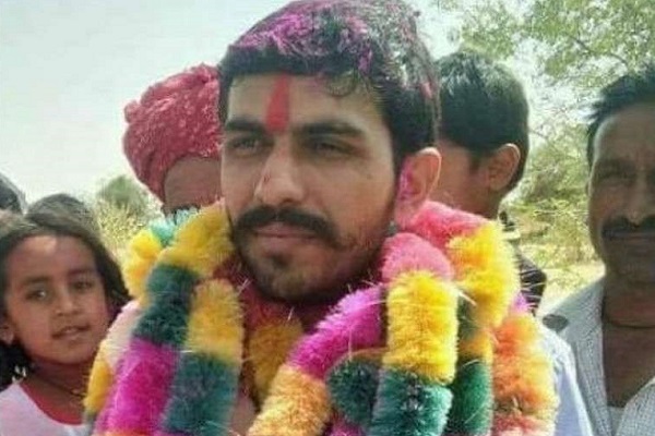 Son of a poor tea seller set to become IAS officer after ranking 82 in UPSC