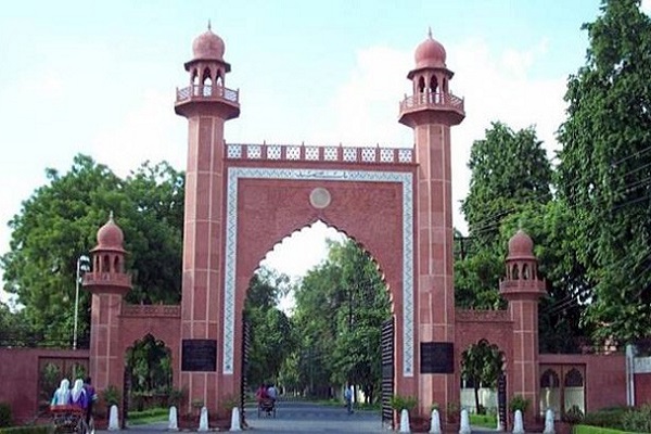 Aligarh Muslim University suspends staffer for hurting students by felicitating Hindu leader