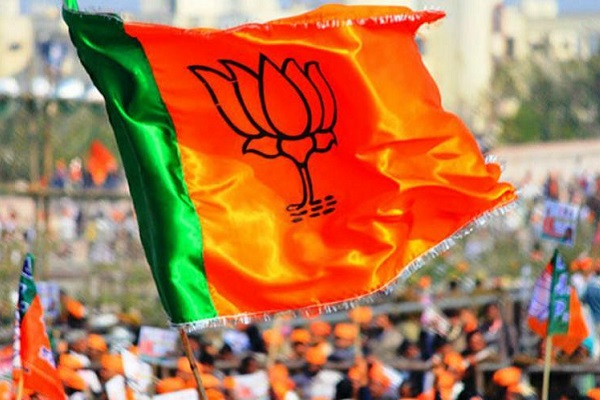 SP supporters abuse and assault Muslim BJP worker following their victory in Noorpur