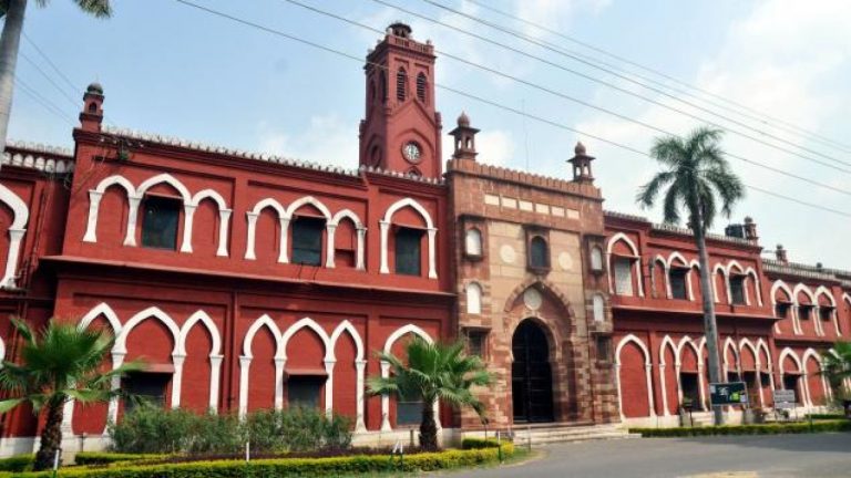 Aligarh: Muslim family beaten up by unidentified men at railway station, AMU gives the incident communal colour