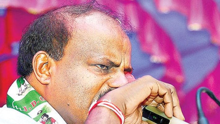 Kumaraswamy plans to admit himself in a hospital to delay trust vote allege 2 independent MLAs, approach SC