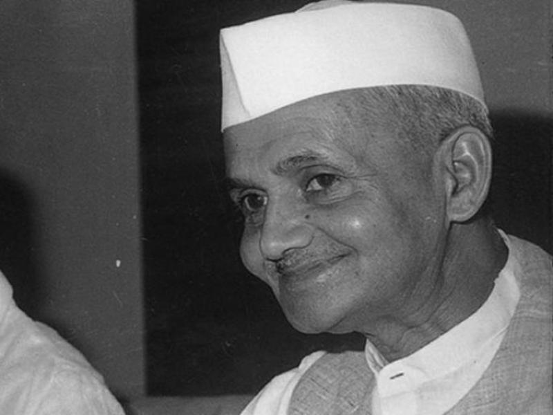 Hindi daily Dainik Bhaskar has apologised for not paying tribute to former PM Lal Bahadur Shastri on his birth anniversary