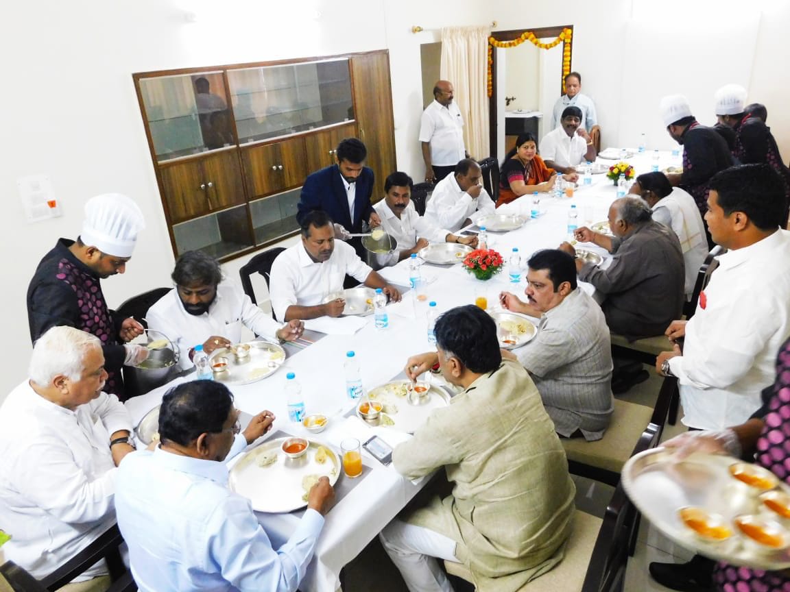 DKS breakfast party with Congress leaders