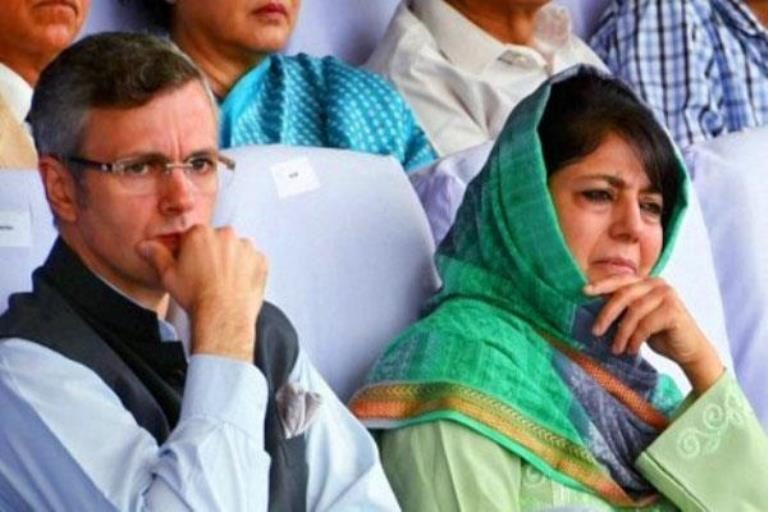 Confusion grips Kashmir as politicians panic, pilgrims, tourists and non-local students vacate the valley