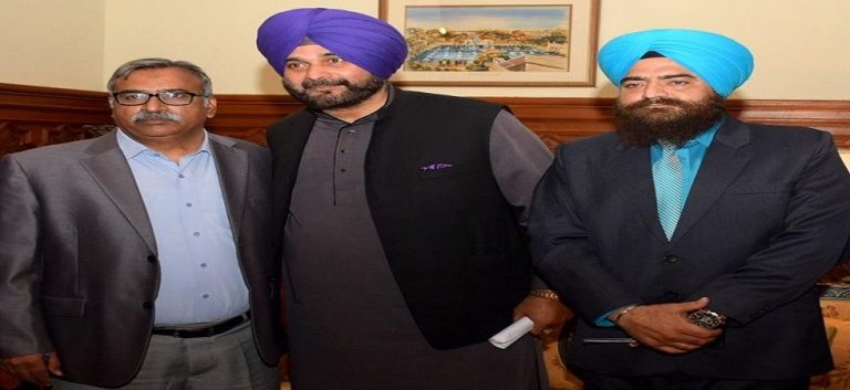 Congress leader Navjot Sidhu poses with Khalistani terrorist Gopal Chawla during Kartarpur visit