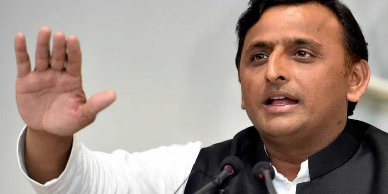 Akhilesh Yadav threatens officers of taking action against them for making him vacate his bungalow