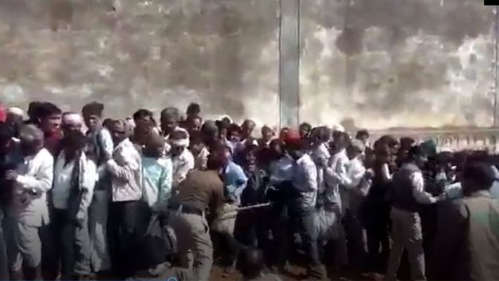 Farmers lathicharged as severe mismanagement of urea supply rocks Congress-ruled Madhya Pradesh, Rajasthan