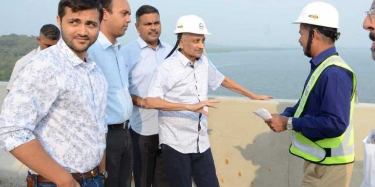 Shameful comment by Congress leader: Goa CM Manohar Parrikar sticking to chair like a leech, blackmailing Modi