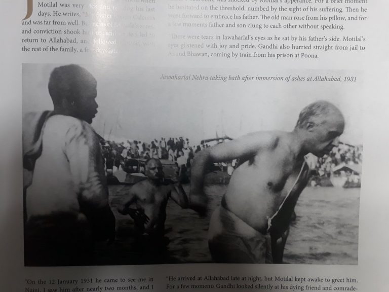 Fact-check: Was the photo shared by Vinod Kapri that of Nehru after taking holy dip in Kumbh 1954
