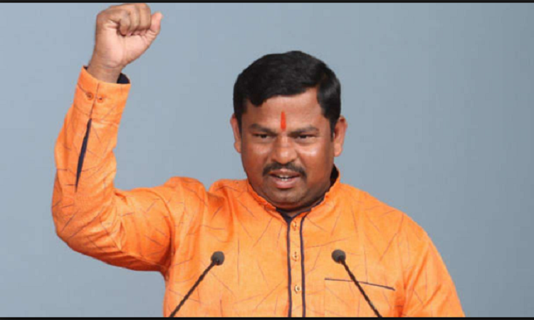Telangana: BJP MLA Raja Singh intercepts truck transporting cows allegedly for slaughter