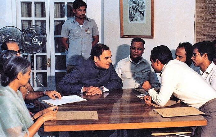 Former PM Rajiv Gandhi and Assam Agitation leadership during signing the Assam Accord
