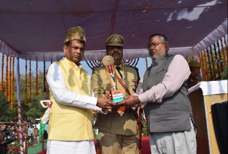 Family of Chandan Gupta, killed during Tiranga Yatra on Republic Day last year, honoured by UP government