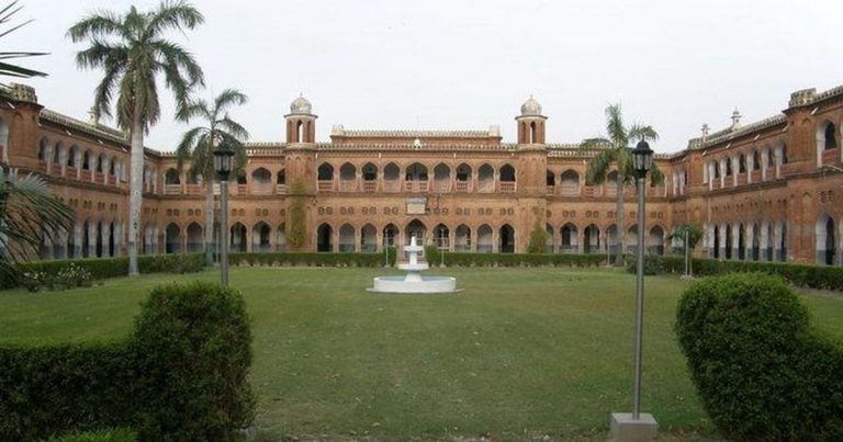 Police lodges FIR after AMU student receives threats from another student, told she will be forced to wear “brass hijab”