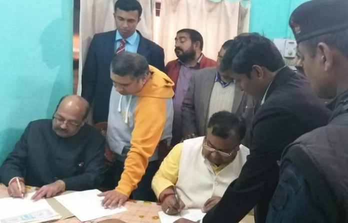 Amar Singh donates property worth Rs 15 crore to RSS-affiliated Seva Bharti.