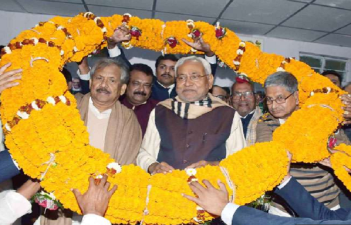 Former Bihar Congress President Ram Jatan Sinha joins JD(U), Manjhi adamant on seat sharing too