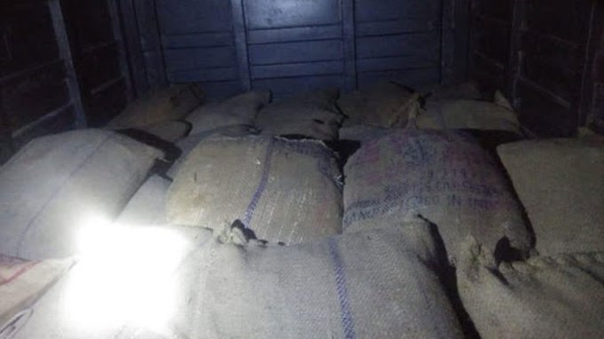 1000 kg of Potassium nitrate was loaded in 27 gunny bags