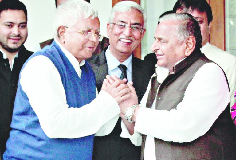 Had I been in power, Lalu Yadav would not have been in jail, says Mulayam Singh Yadav