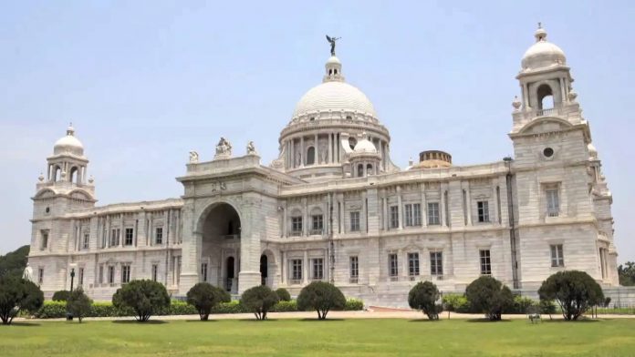 Victoria Memorial is dedicated to the memories of Queen Victoria