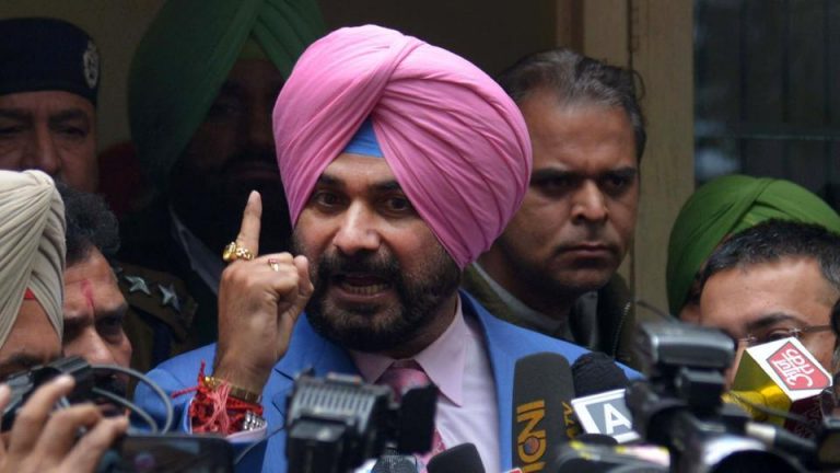 Punjab Ministers led by Navjot Singh Sidhu hold a secret meet against party leadership: Here is what reports say happened