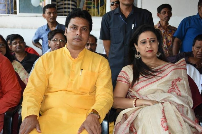 Netizens, Co-passengers impressed as Tripura CM Biplab Deb seen flying economy class with family