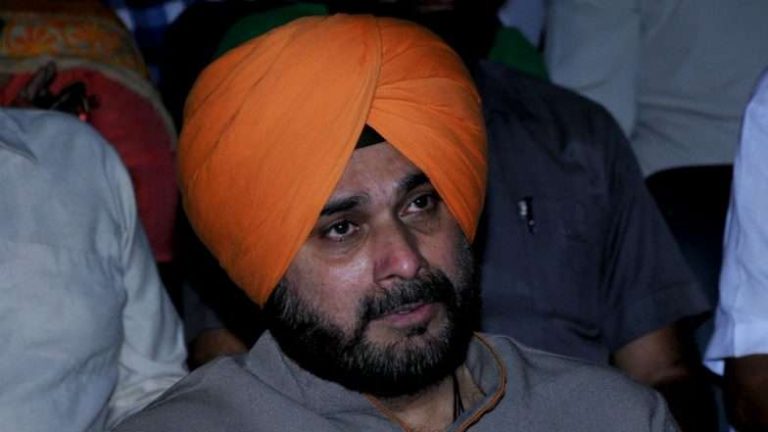 Navjot Sidhu once again damages his vocal chord due to excessive talking, advised drugs and rest