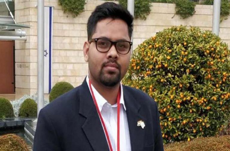 After claiming Hindu philosophy is against his dignity, Congress’ MP Candidate seen praying in temple