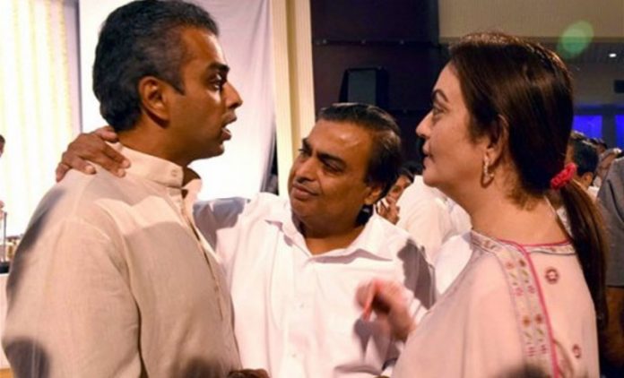 As Rahul Gandhi attacks Modi for 'working for industrialists', Congress candidate uses endorsement by Ambani and others to seek votes