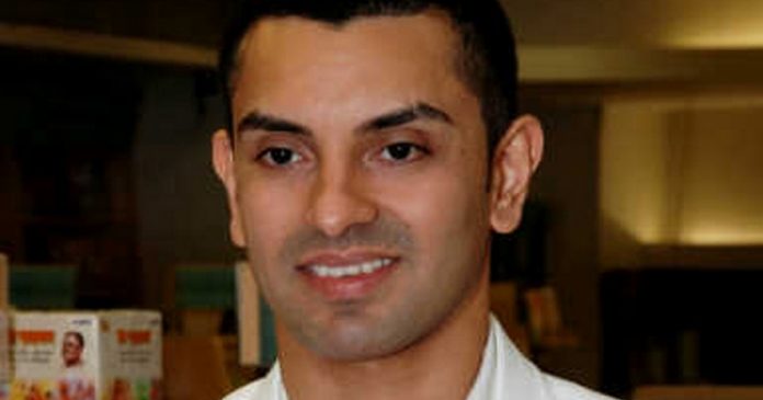 Tehseen Poonawalla mocks people for using chalks to clean their shoes
