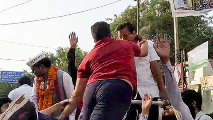 Videos reveal that Suresh Chauhan was an AAP supporter