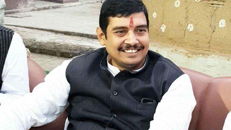Mahagathbandhan candidate absconding after being accused of rape, SP-BSP leaders say people will still vote for him