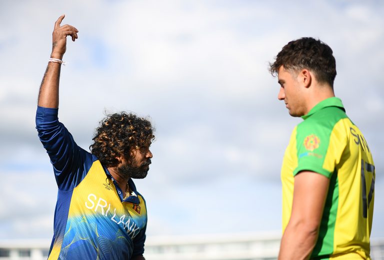 Malinga helps Stoinis with bowling tips