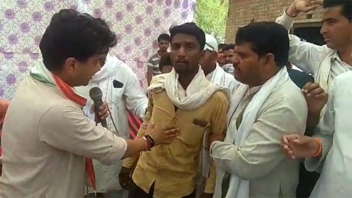 Farmer confronts Scindia over loan waiver