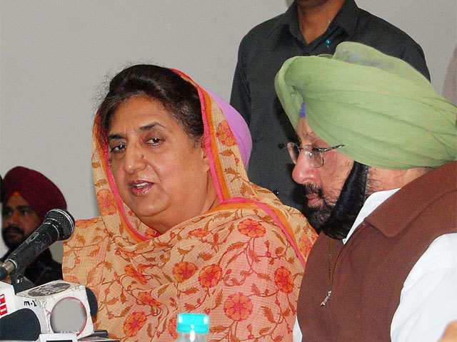 Former Congress CM Rajinder Bhattal slapped a youth for asking a question