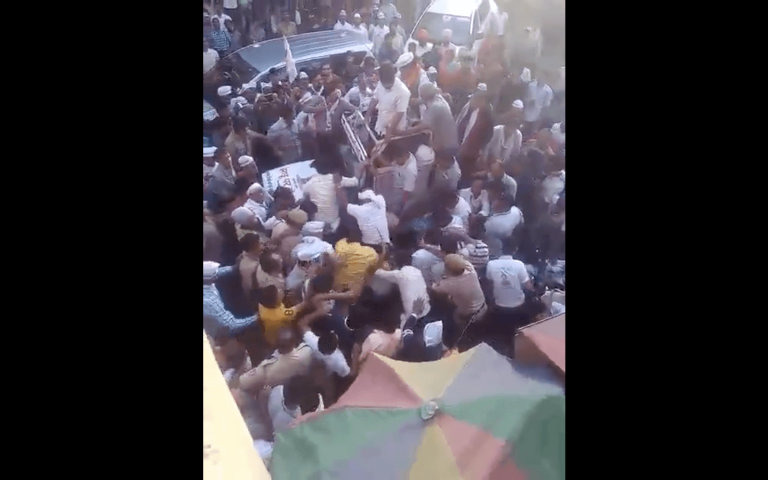 Video: Arvind Kejriwal does nothing as his supporters thrash the man who slapped him