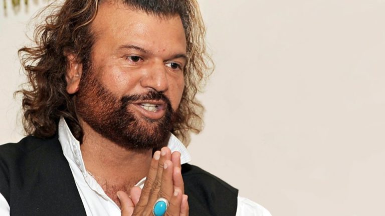 AAP uses Pakistani propaganda to target Hans Raj Hans, repeats the long debunked lie of him converting to Islam