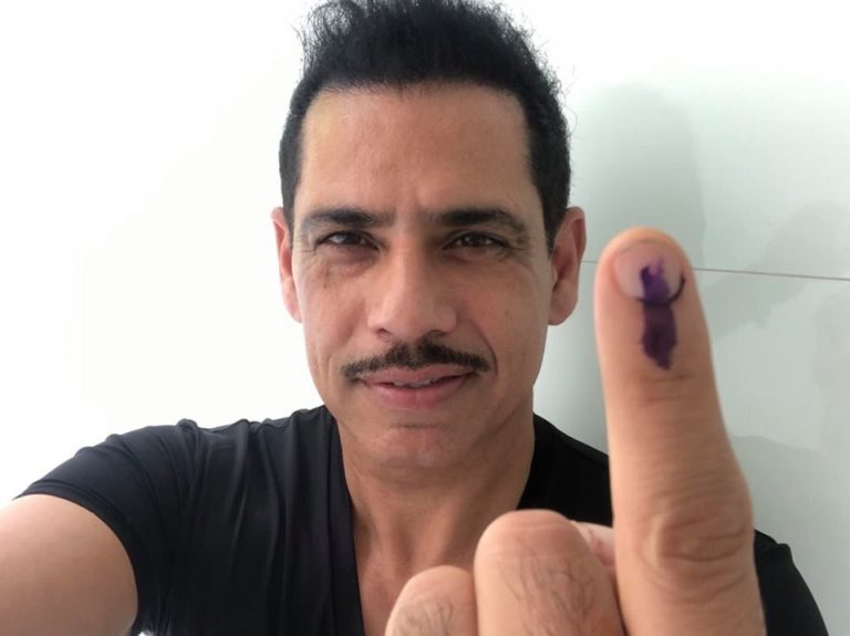Robert Vadra posts inked selfie with Paraguay flag instead of Indian flag, deletes tweet after gaffe gets called out