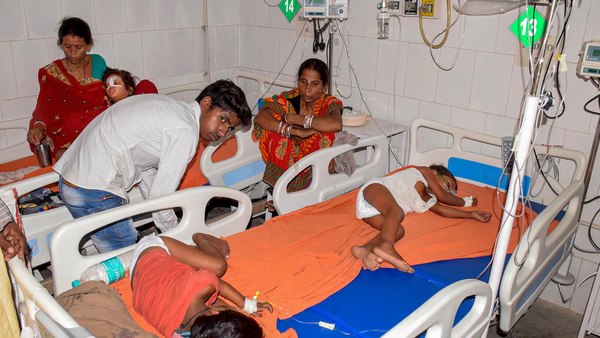 Bihar: After 20 more children succumb to Acute Encephalitis Syndrome in the last 24 hours, death toll rises to 100