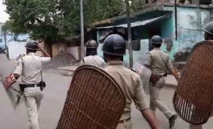 Violence sees two deaths and several injuries in Bhatpara, WB