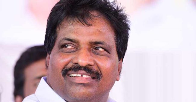 Sonia Gandhi gets miffed with Kerala MP who started to take oath in Hindi, 2 other MPs change their mind and take oath in English instead