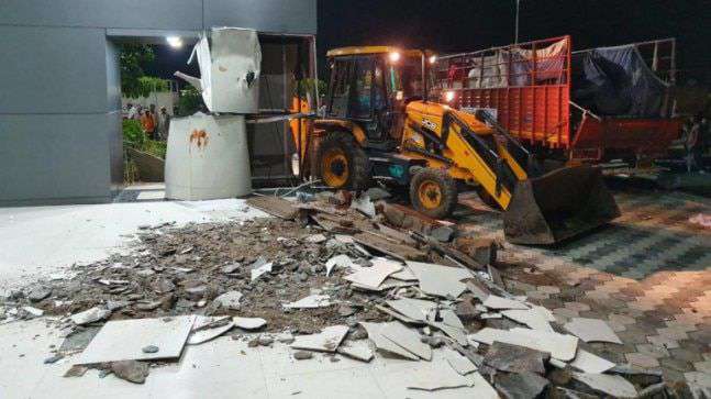 Day after Reddy’s order, Chandrababu Naidu’s illegally built Rs 8-crore ‘Praja Vedika’ demolished overnight