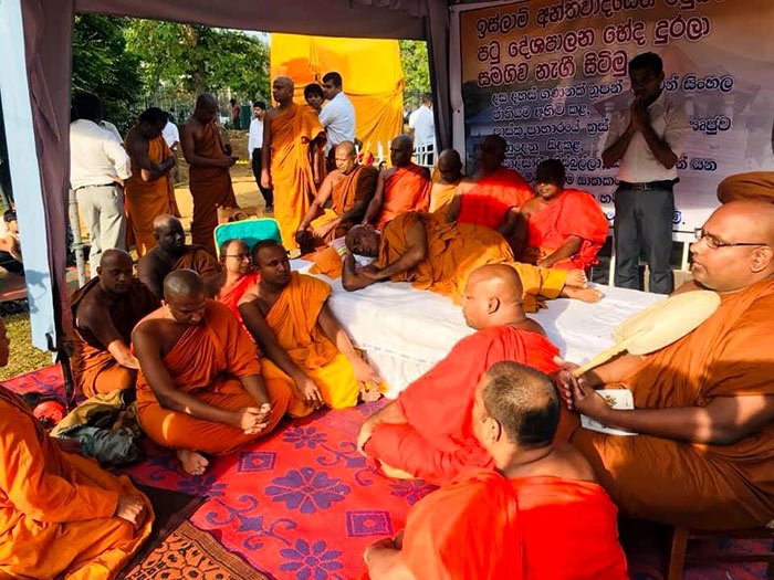 Easter bombing links: Two Muslim governors in Sri Lanka resign amidst huge protests