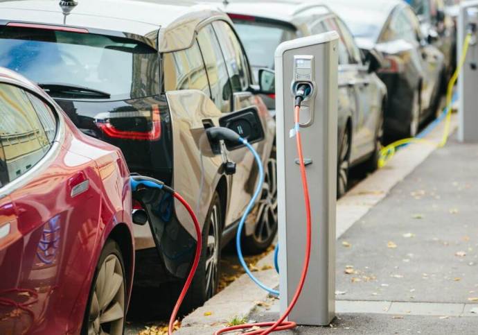 GST Council reduces tax on Electric Vehicles and their chargers in a view to curb pollution